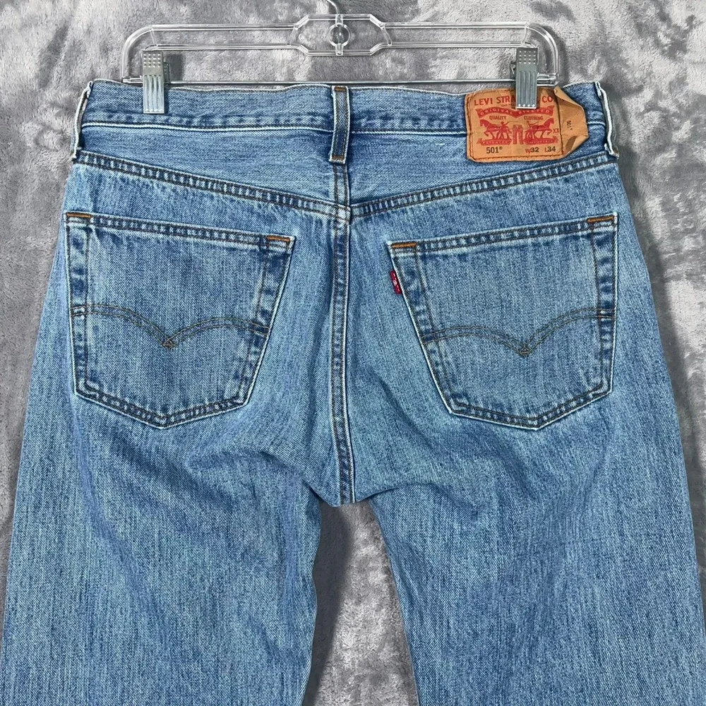 Levis 501 Jeans Mens 32x34 Light Blue Wash Straight Button Fly Original Denim